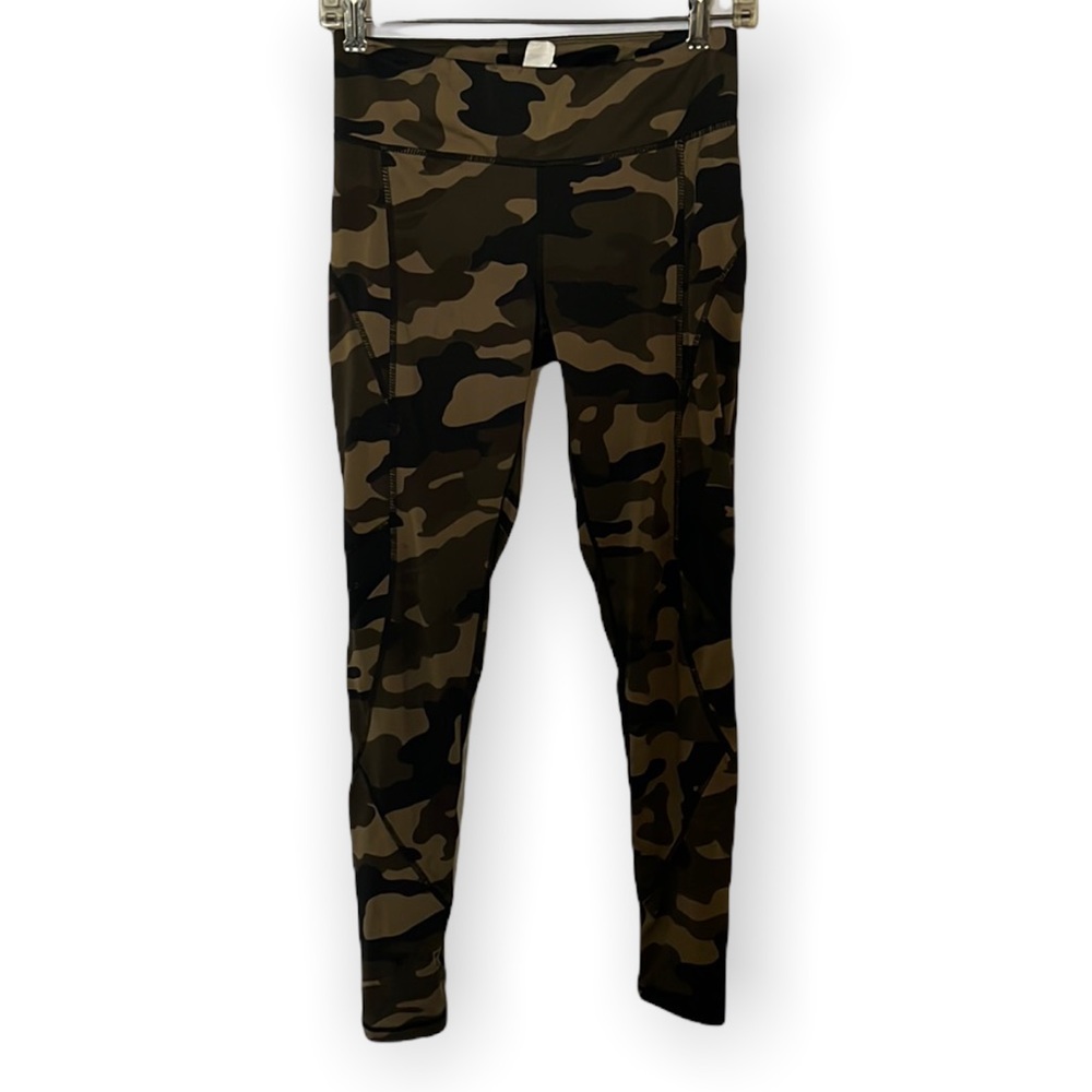 Infinitely strong 💪🏼 camo leggings